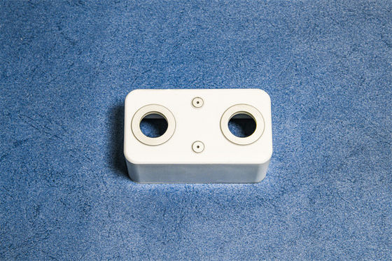 RoHS Hardheid ≥85 Aluminiumoxide Keramische Behuizing met Mohs Hardheidsschaal 9 en Gasdichtheid ≤1.0*10^-11 voor Elektronische Toepassingen